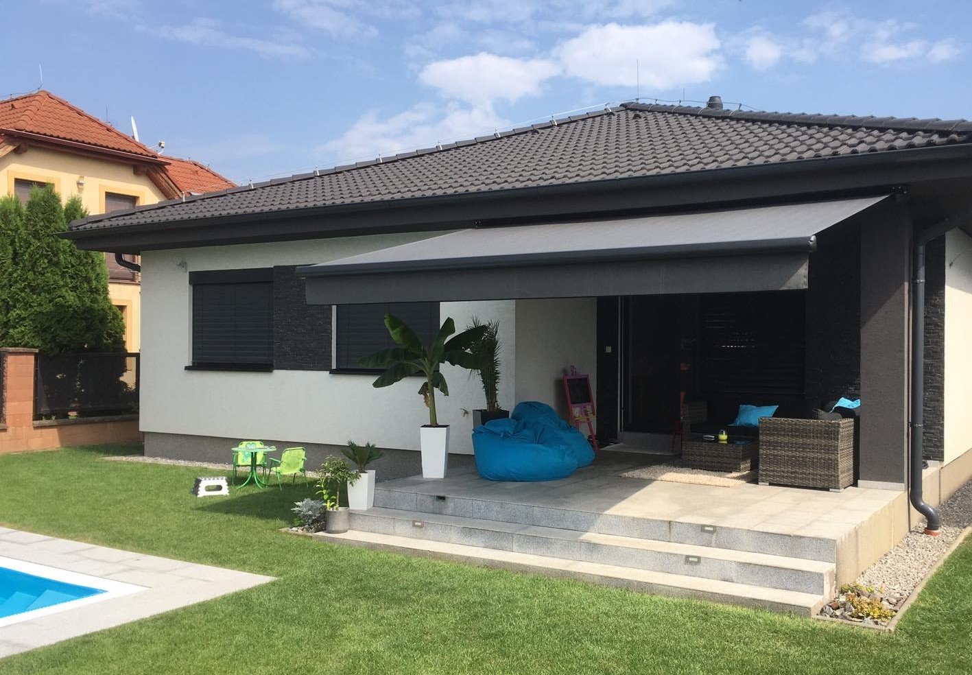 Kazetová markíza na bungalove