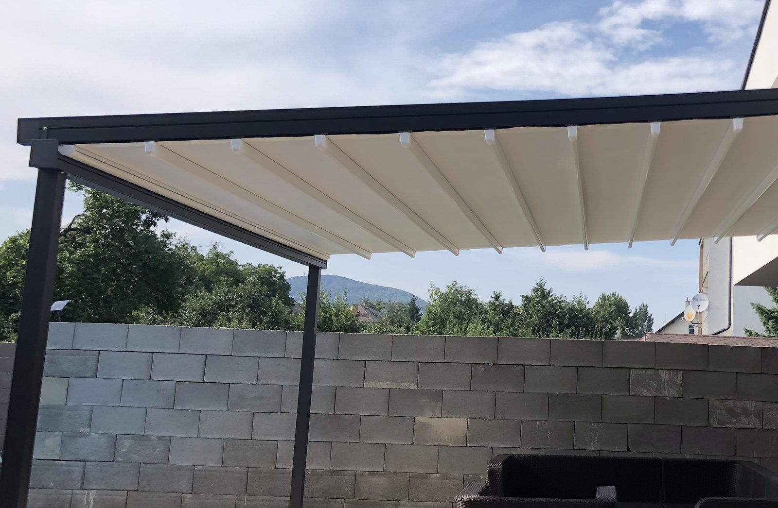 Detail konštrukcie a vedenia látky