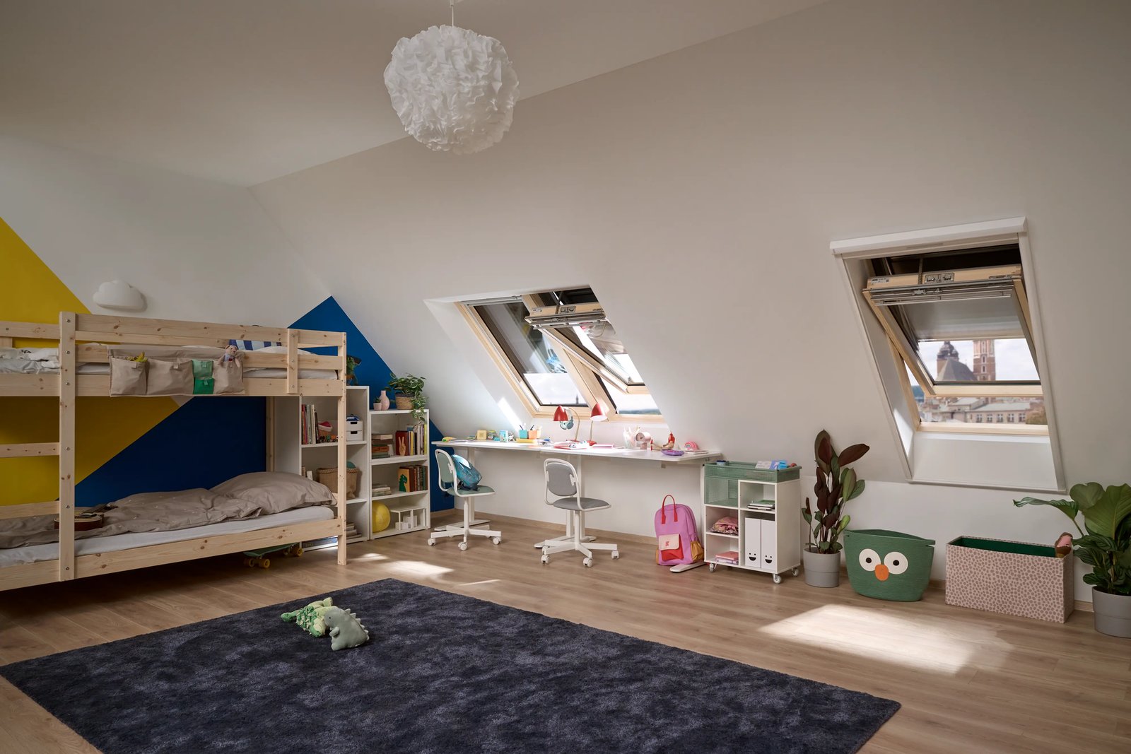 Podkrovná izba s dvoma Velux oknami